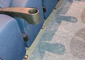 Укладка ковролина в кинотеатре